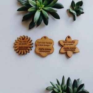 Etiquetas de madera personalizadas — 50 unidades