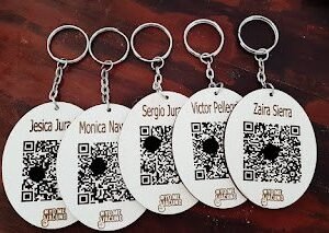 llavero con codigo QR